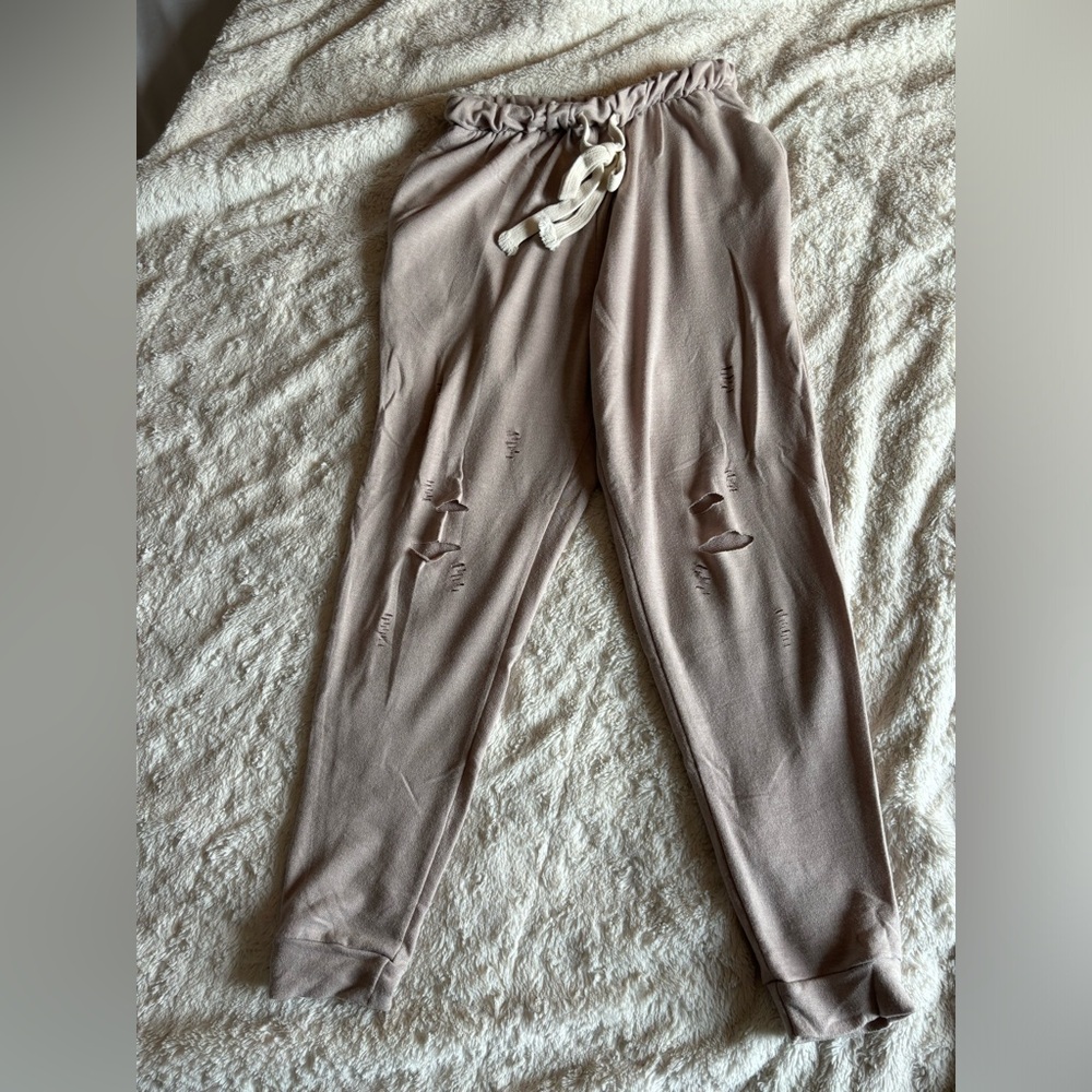 Distressed sweatpants with pockets